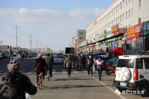 建三江百货大楼开业首日 熟悉的城市烟火气正悄然回归
